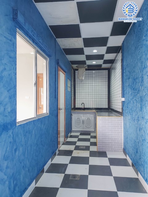 *****ทาวน์เฮ้าส์มือสองย่านปทุมธานี ม.พฤกษา60/1 รังสิต-บางพูน #หลังมุม เนื้อที่กว้างขวางถึง 27 ตร.ว. ฟังก์ชัน 3 ห้องนอน 2 ห้องน้ำ 1 ที่จอดรถ บนทำเลเดินทางสะดวก เชื่อมต่อถนนหลายเส้นทาง เพียง 12 นาทีก็ถึงรถไฟฟ้าสายสีแดง "สถานีรังสิต" ใกล้ฟิวเจอร์พาร์ค และทางด่วน "บางพูน" ราคาถูกสุดในย่านนี้! จองด่วน!